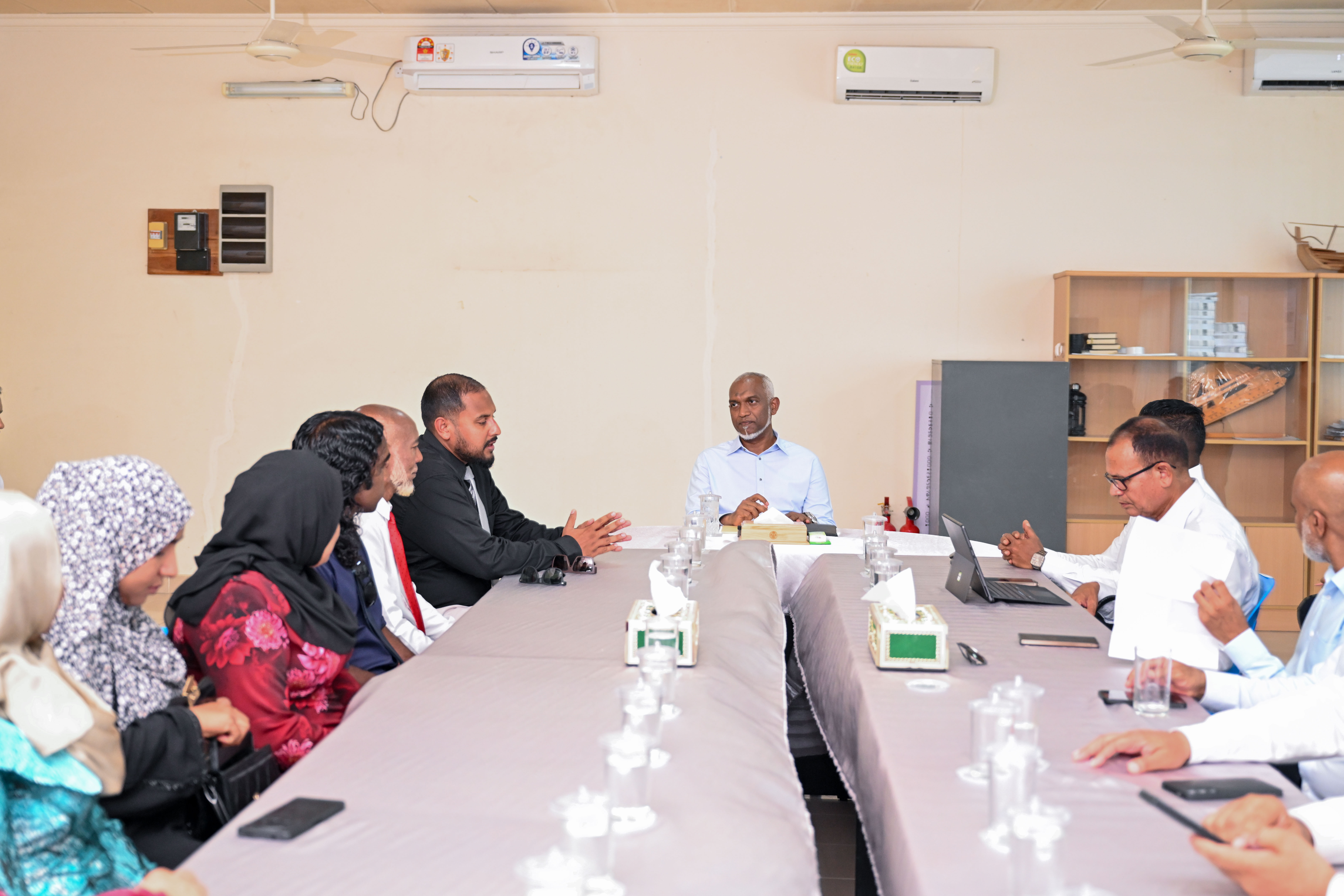 ރައީސް މުއިއްޒު ކައުންސިލަރުންތަކަކާ ބައްދަލުކުރައްވަނީ --