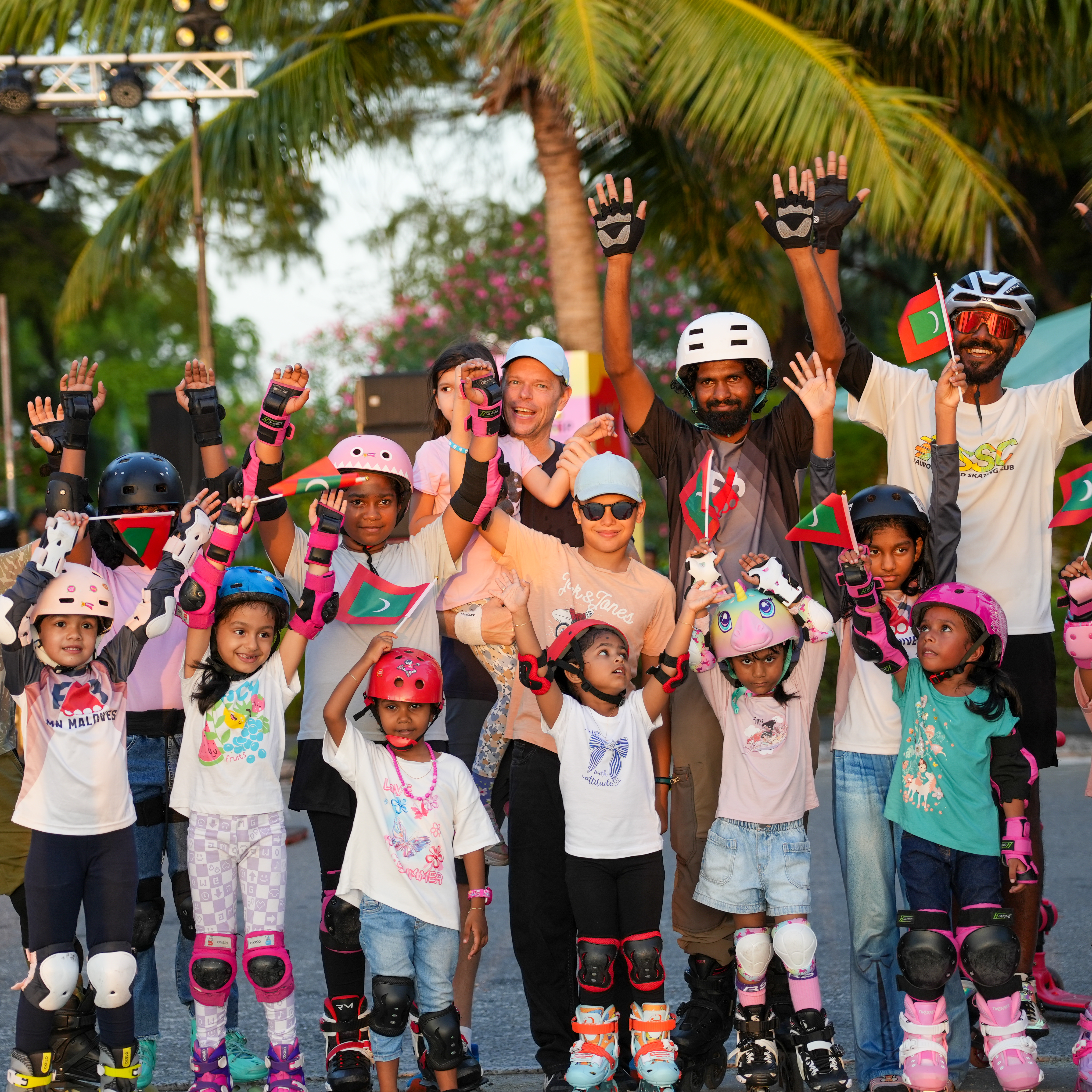 15 މެއި 2025: ހުޅުމާލެއަށް 21 އަހަރު ފުރުން ފާހަގަ ކުރުމުގެ ގޮތުން އެޗްޑީސީއިން އިންތިޒާމުކޮށްގެން ހުޅުމާލޭ ފެރީ ޓާމިނަލް ސަރަހައްދުގައި ބޭއްވި ސްކޭޓު ހަރަކާތް (ޖުމްލަ ފޮޓޯ/  އަޔާން މުހައްމަދު)